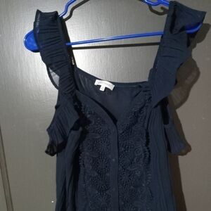 Lulumari cold shoulder sleeveless ladies top. Size Med.